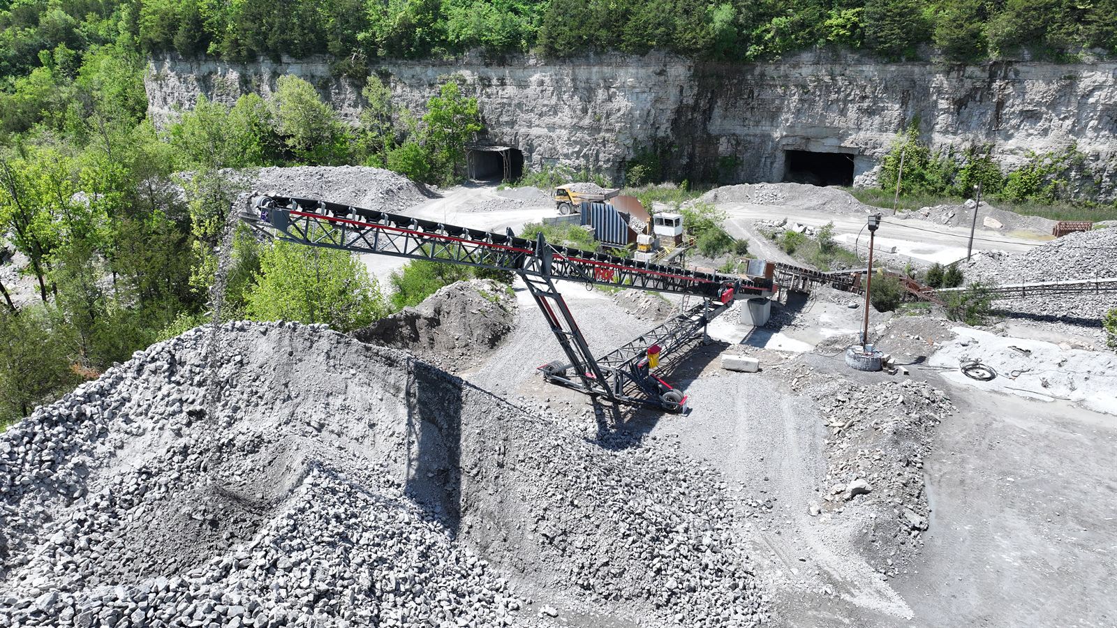 Highwall and mine portals at the Lockport quarry